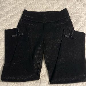 crown & ivy pull-on pants with black metallic leopard print 2P